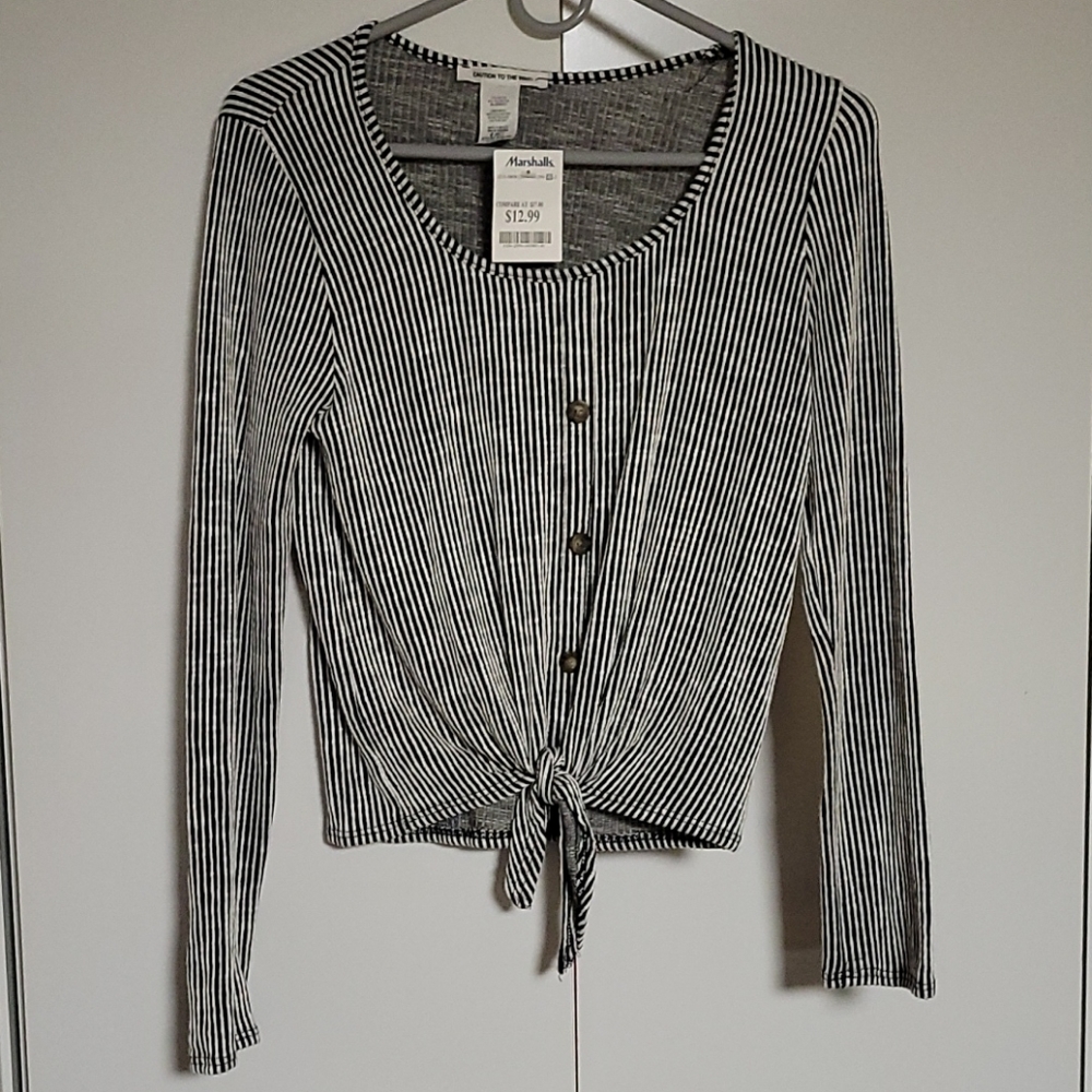 Cute top size L in junior